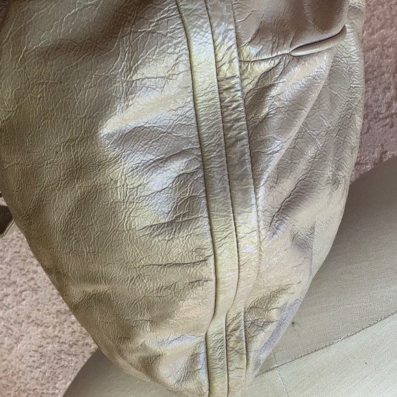 Marc by Marc Jacobs crinkle leather taupe grey hobo shoulder chain bag - Picture 6 of 12